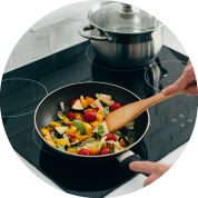 Kárpit-Max Bútorbolt - Debrecen - Egy wok és egy edény