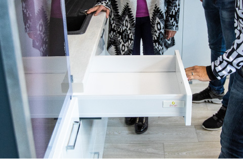 Kárpit-Max Bútorbolt - Debrecen - Kihúzható fiók az Antónia konyhabútorban